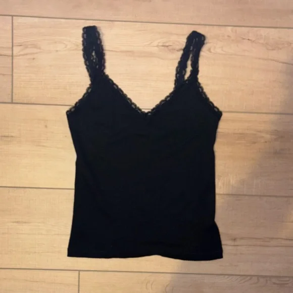 Brandy Melville 5 piece tank tops - Picture 3 of 5